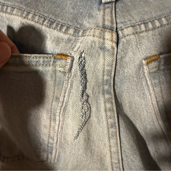 A&F 90s Straight Ultra High Rise - Picture 7 of 7